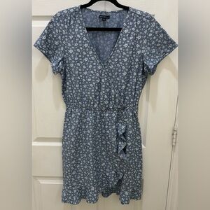 J Crew Mercantile S Dress Denim Blue White Hibiscus Floral Faux Wrap Ruffle Trim